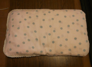 赤ちゃんの枕はいつから必要　タオルで手作り枕の作り方　四角